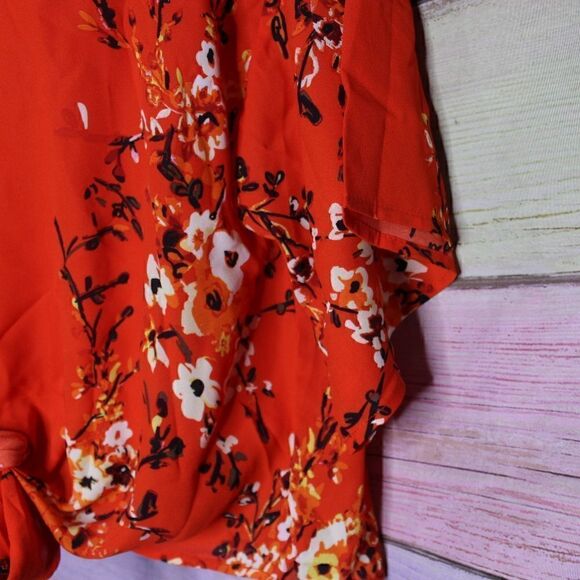 Women's Loose Fit V Neck Floral Top Medium - Picture 4 of 5